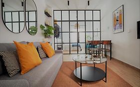 Pelicano Seville Apartments
